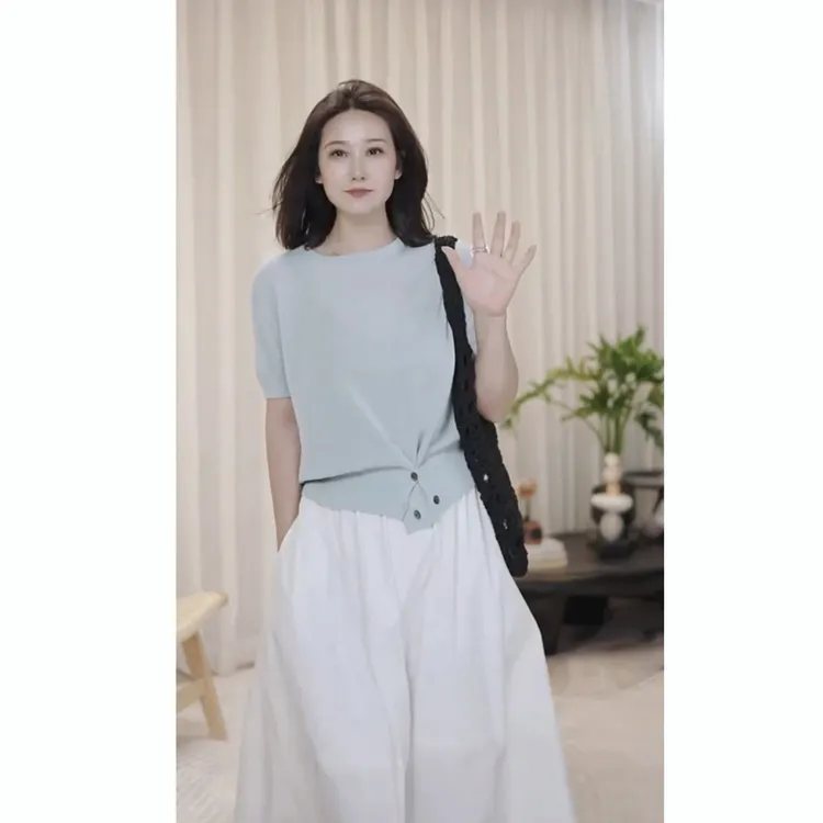 淑女气质浅蓝色圆领气质套头显瘦时沿四粒扣小开叉针织衫上衣