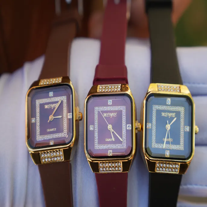 【新疆包邮】复古又时尚的女士手表带钻款选那个颜色都不会错腕表