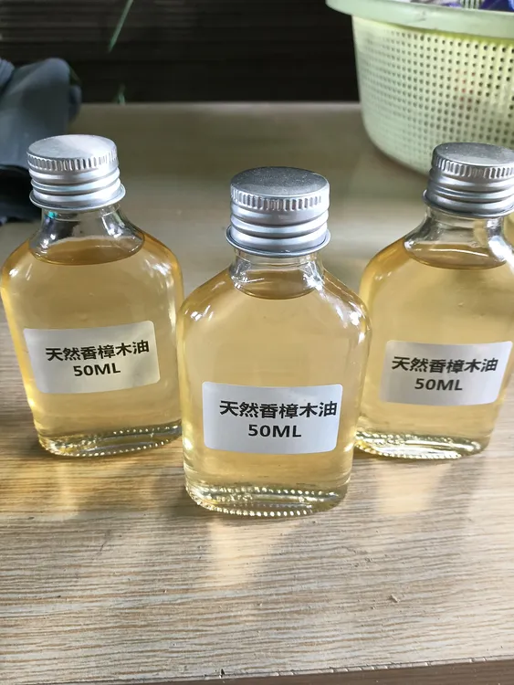 香樟木油驱虫防蛀、抗菌消炎、缓解肌肉疼痛、提神醒脑