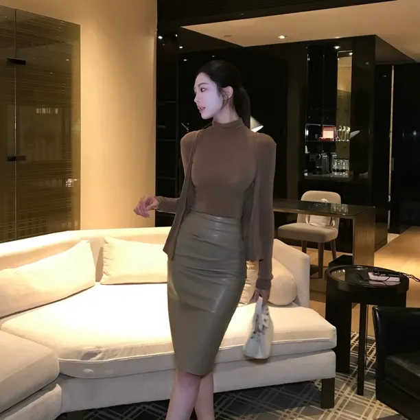 希野逸儿/秋季新款高腰包臀皮裙女中长款一步裙通勤气质半裙