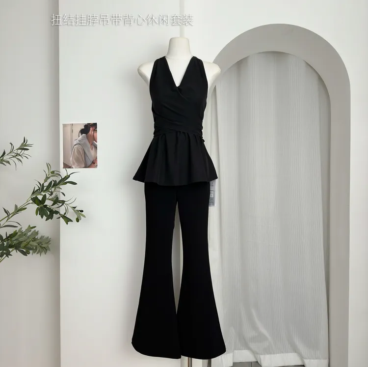 气质挂脖露背收腰系带V领无袖上衣+百搭微喇长裤