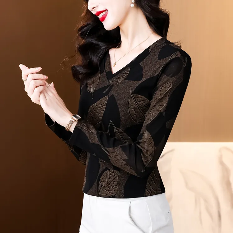 2025秋冬季潮长袖V领套头T恤女士时尚印花打底衫气质上衣小衫2682