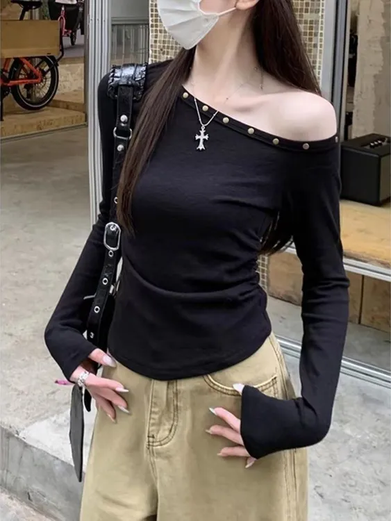 【现货】chic铆钉斜领露肩长袖T恤女早秋小众褶皱收腰上衣