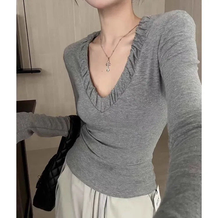 翰代维辣妹修身长袖打底衫女显瘦新款木耳边V领设计感内搭长袖T恤
