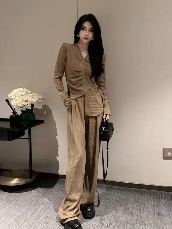 开春新款女装套装轻熟风韩版不规则感开叉衬衫阔腿休闲裤两件套潮