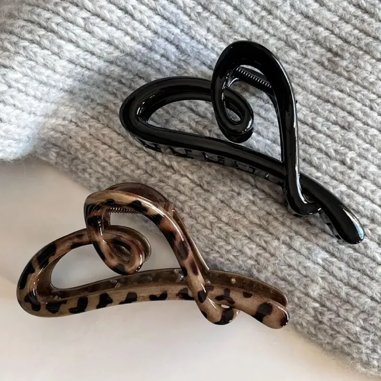 气质豹纹爱心抓夹女简约百搭高级感大号发抓后脑勺发夹盘发鲨鱼夹