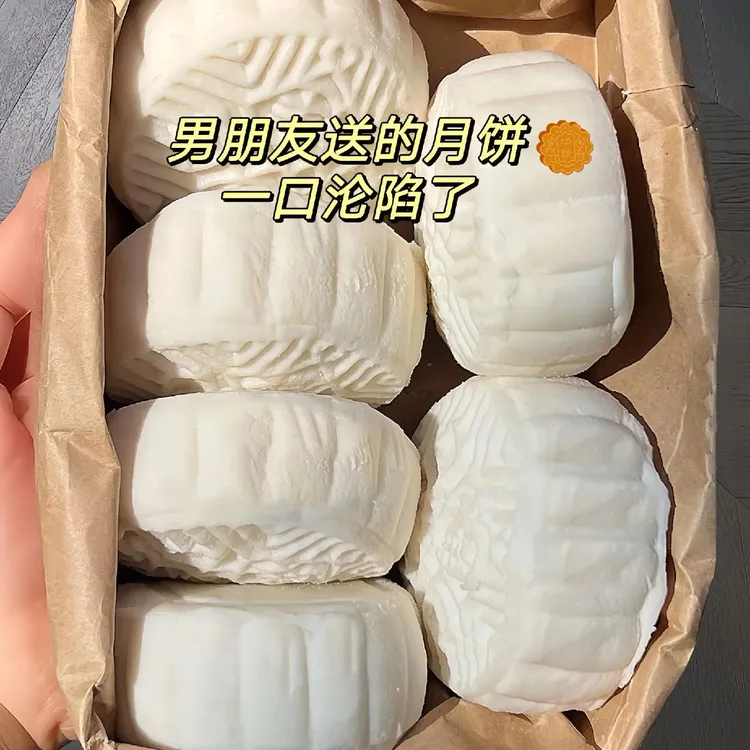 【抢1箱10枚】网红榴莲冰皮月饼中秋团圆月饼手工休闲糕点即食2枚