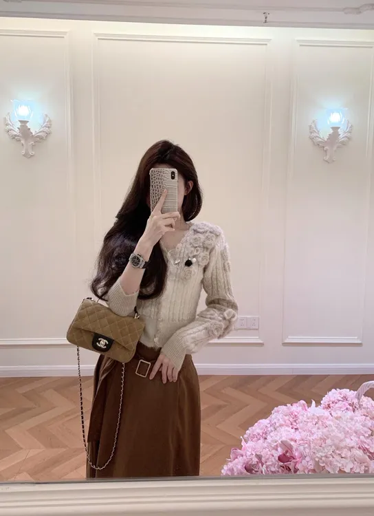 2025秋冬新款法式立体花钉珠设计感针织毛衣女百搭半身裙两件套