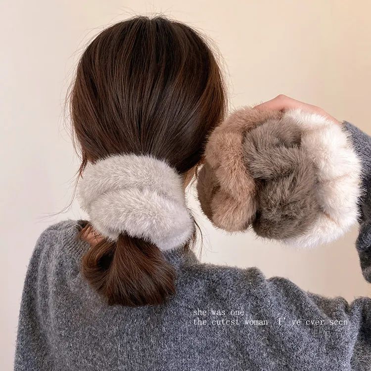秋冬仿貂毛绒大肠发圈女网红2024新款扎头发高级感毛毛头绳头发饰
