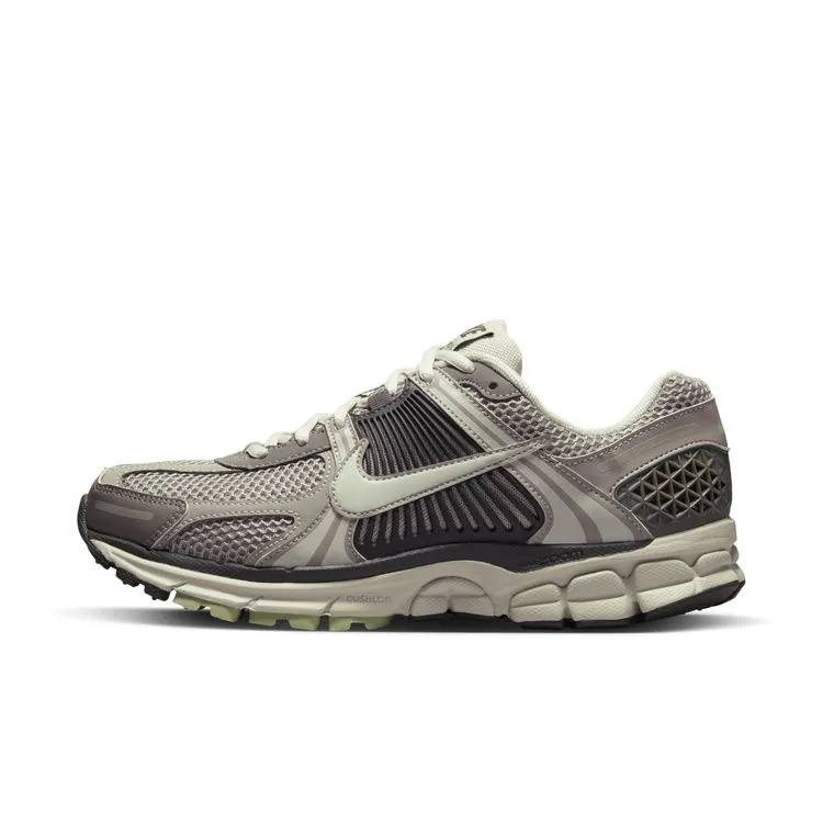 NIKE/耐克ZoomVomero5复古女款缓震老爹运动鞋FB8825-001