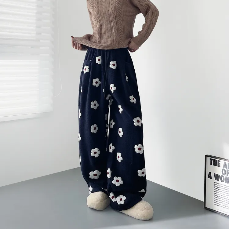 冬季保暖奶芙小花刺绣糯米裤女大码胖mm加绒加厚防寒香蕉阔腿裤子