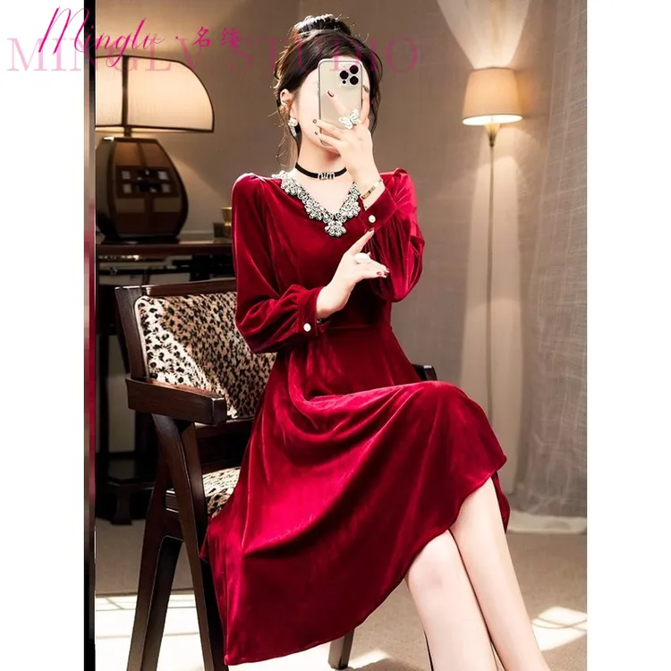 2025新款秋装安哥拉红色优雅钉珠a字收腰优雅复古时尚百搭洋装