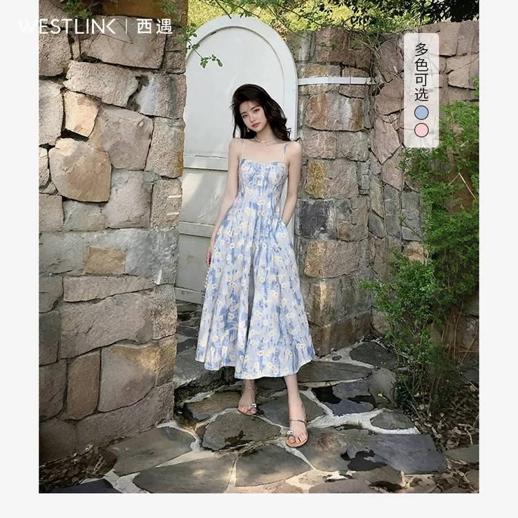 西遇法式碎花吊带连衣裙女2025年夏季新款海报度假风a字收腰长裙
