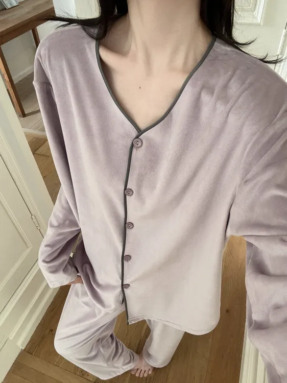慵懒风V领长袖睡衣女2025秋冬季新款舒适亲肤海岛绒保暖家居服套