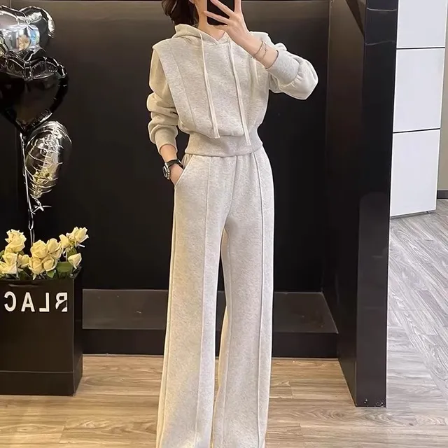 盐系休闲运动套装女秋新款洋气显瘦减龄短款连帽卫衣阔腿裤两件套