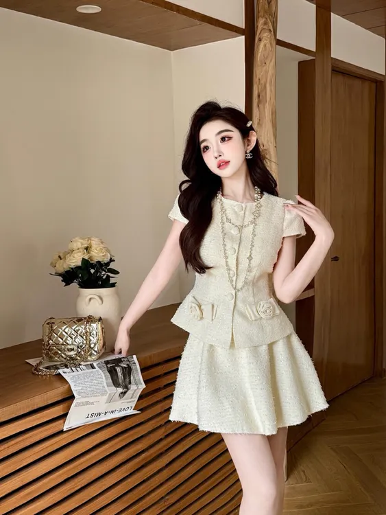 时尚减龄粗纺花朵外套+高腰花苞半身裙套装