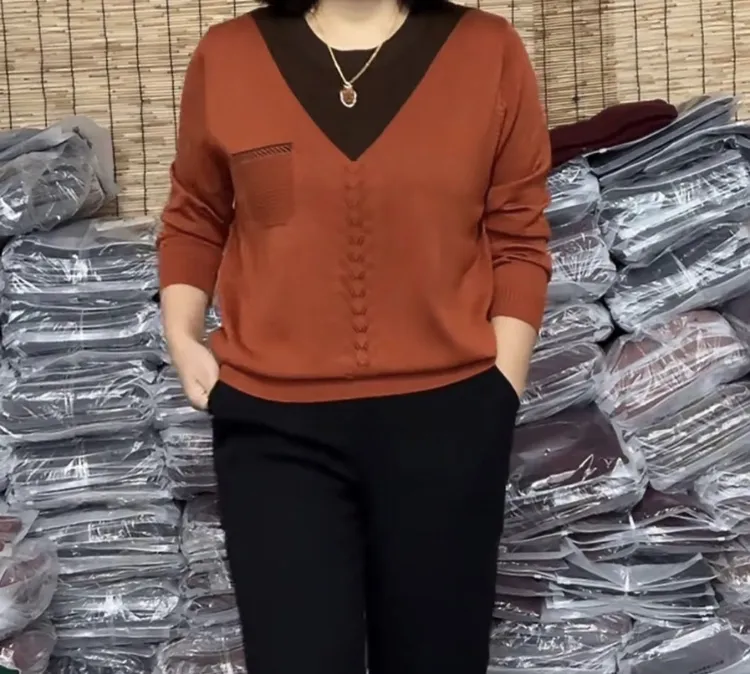 六羊毛假两件针织衫