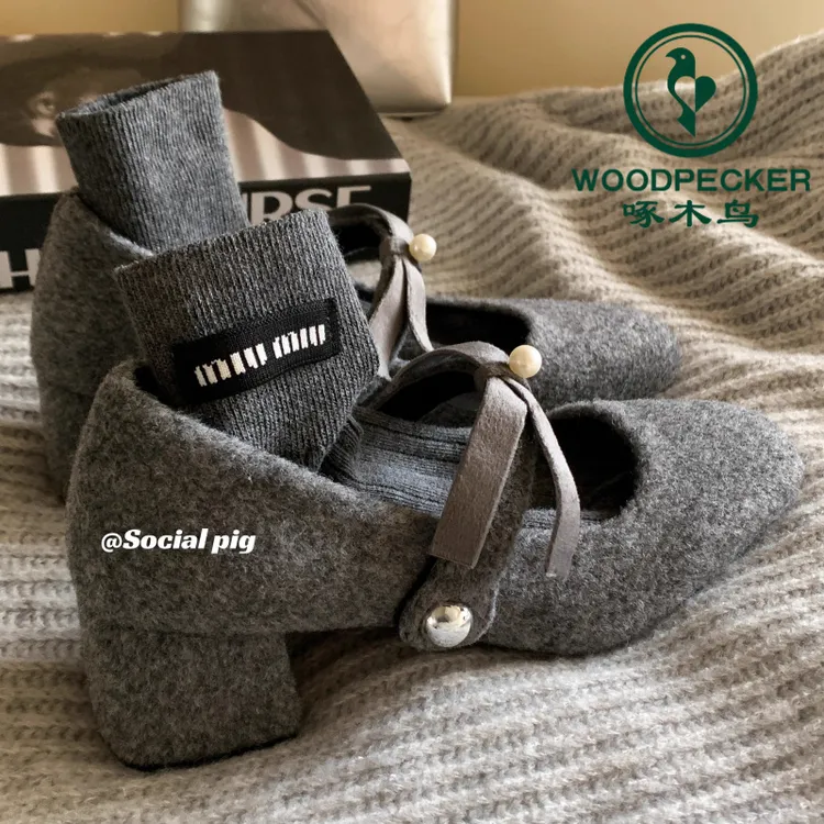 啄木鸟高级灰晚晚风温柔呢子料单鞋女秋冬加绒蝴蝶结粗跟玛丽珍鞋