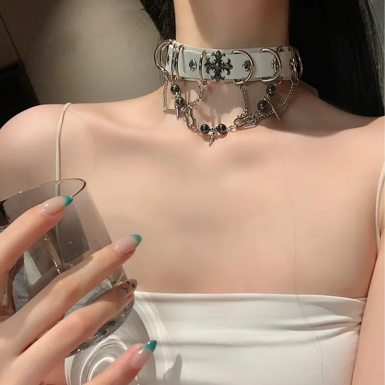 X0112白色皮质克罗心美式十字架项圈复古十字架项链