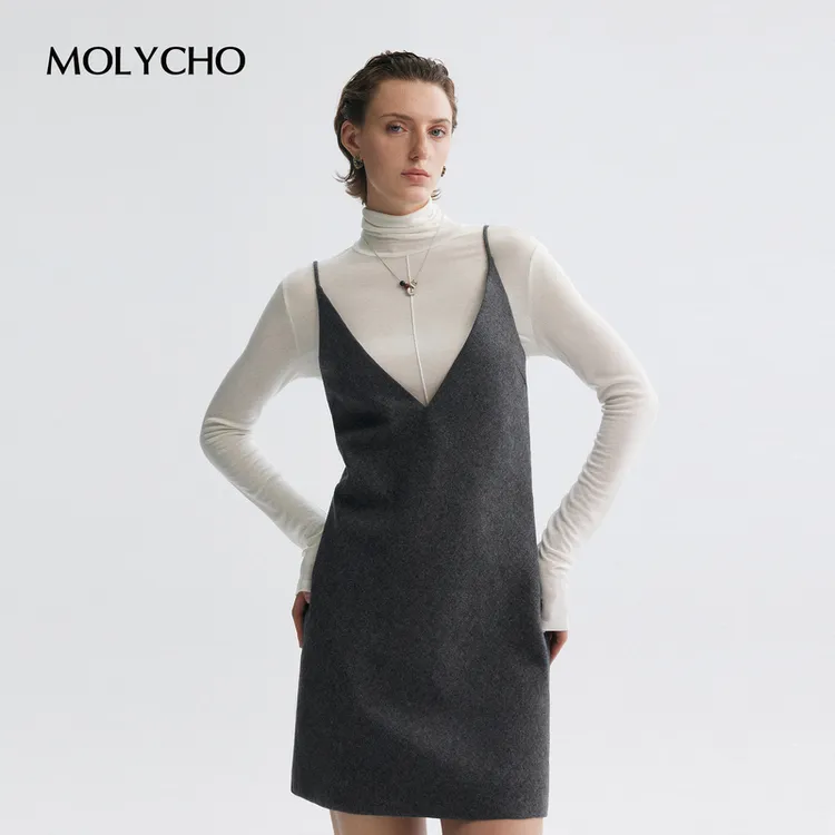 MOLYCHO｜时髦B入_叠穿深V领吊带连衣裙_宽松垂感H型短款直筒裙子