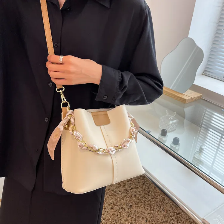 BL简约时尚包包女2025夏季流行韩系新款潮百搭斜挎包时尚单肩水桶