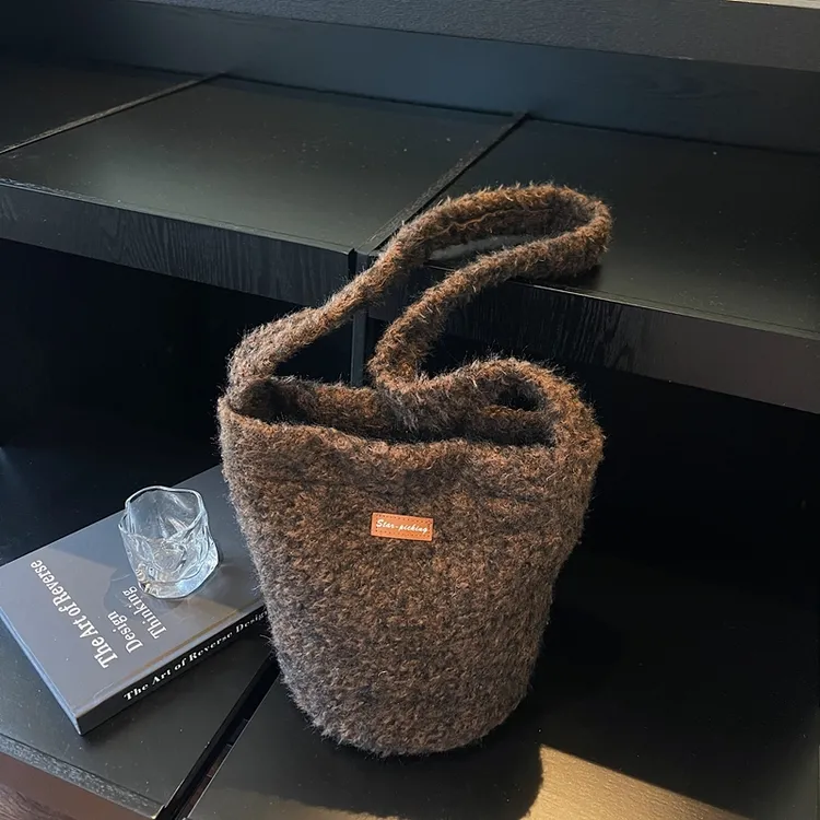 秋冬季复古毛呢大容量水桶包包女士2025新款单肩小众毛绒包手机包