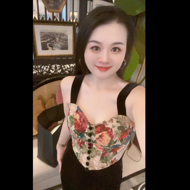 魅鹊【莫奈小姐】52277 秋冬新款法式复古刺绣提花吊带丝绒连衣裙