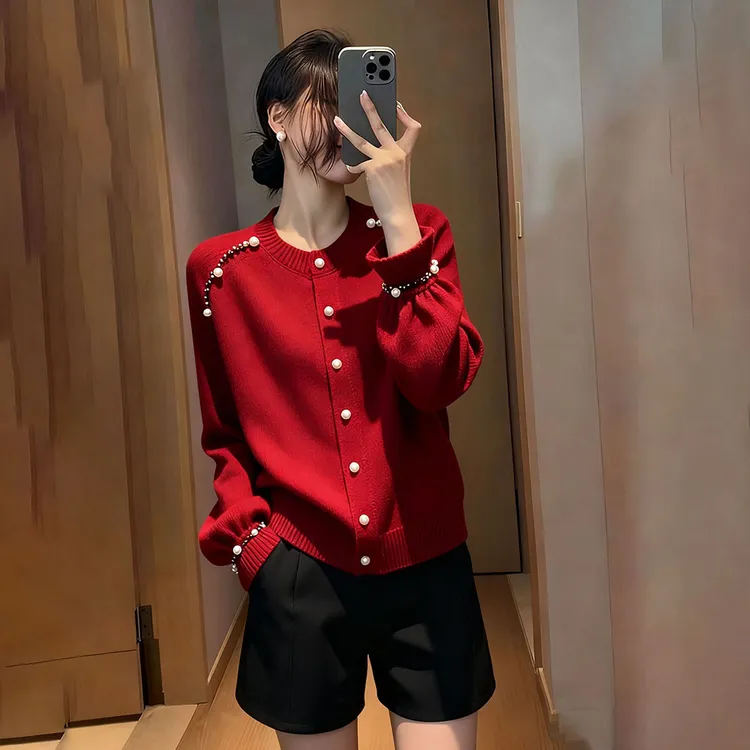 红色圆领毛衣女秋冬新款慵懒高级感修身显瘦重工钉珠针织开衫上衣