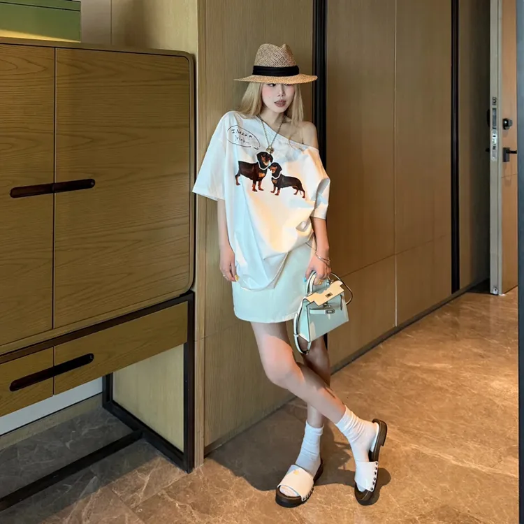 Jennie同款珍珠项链腊肠狗印花露肩短袖t恤2025新款宽松斜肩上衣