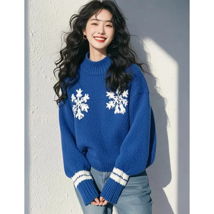 今年爆款超好看内搭上衣宝蓝色半高领雪花图案宽松加厚毛衣女冬季