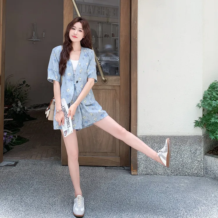 一整套ootd穿搭高级感时尚洋气遮肉小个子印花段外套短裤两件套装