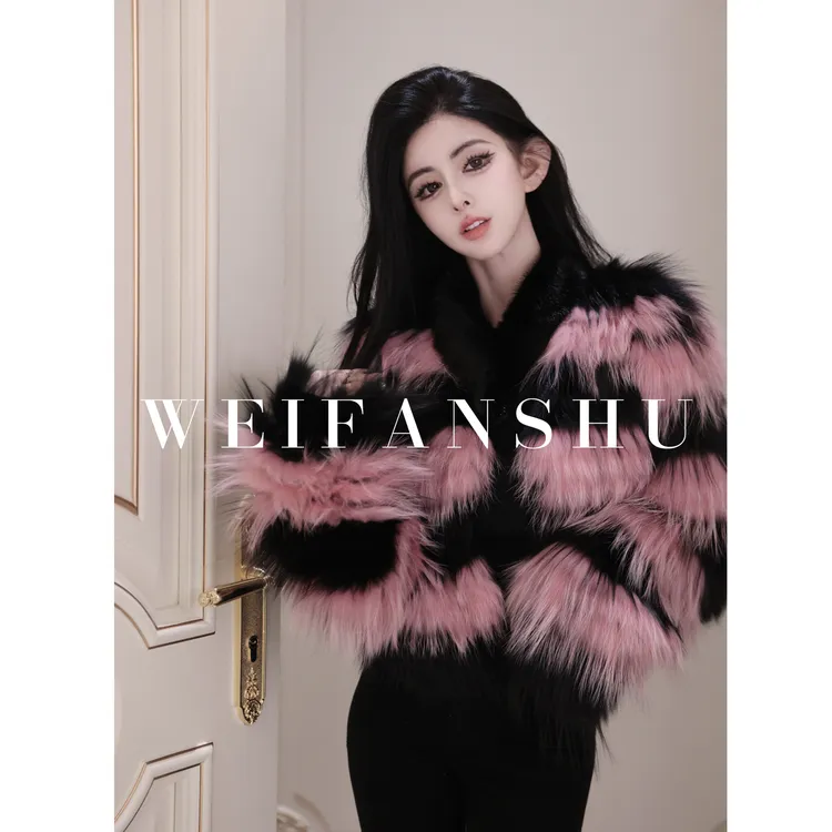WEIFANSHU/魏凡舒【星夜狂欢】冬季新款黑粉撞色百搭条纹狐狸毛外套
