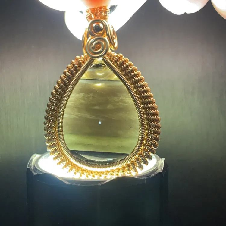 天然西藏玻璃精美水滴状裸石手工饰品挂件