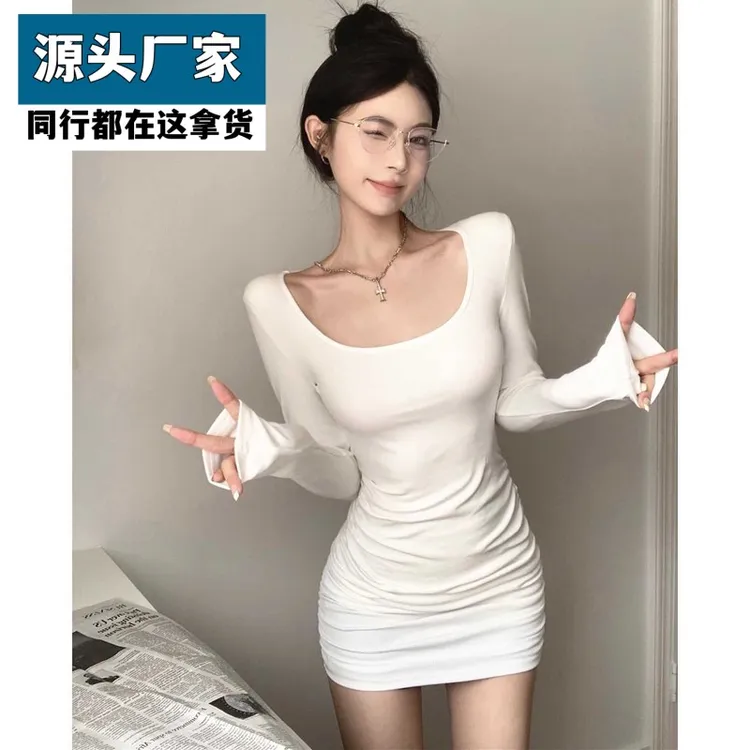梵乐芬纯欲辣妹斩男性感白色方领长袖t恤连衣裙女秋冬新款修身包