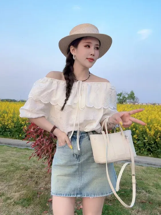 恰逢景梅子自留款小众炸街高级感减龄轻奢一字肩重工刺绣女衬衫