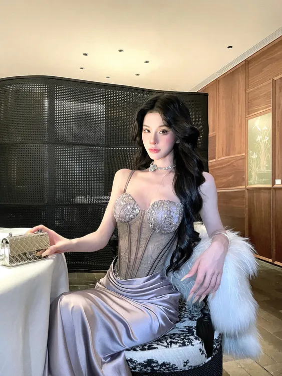 法式千金感紫色重工吊带连衣裙女秋冬季高级感修身生日礼服包臀裙