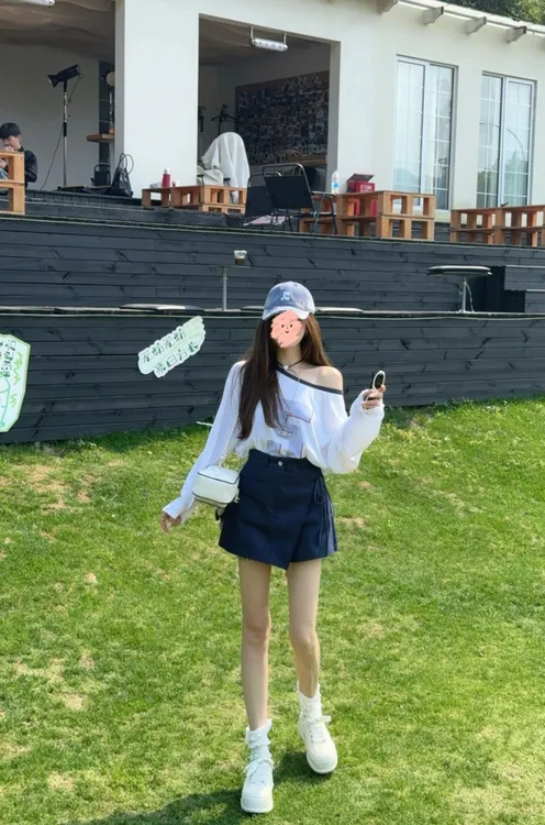 泡菜订制数字5拉肩防晒T恤+牛仔半身裤裙套装