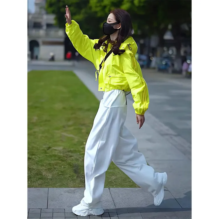 三条杠短款工装冲锋衣外套女春秋季2025新款连帽运动休闲风衣夹克
