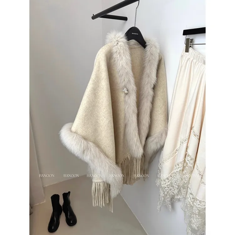 秋冬季2025新款大码时尚气质拼接斗篷披肩名媛千金高级感大衣外套