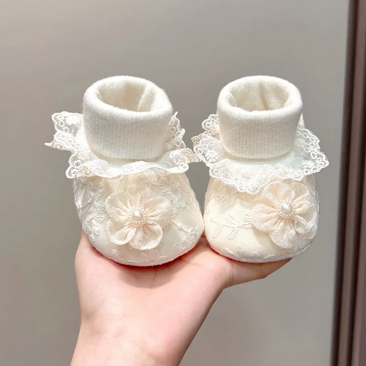 秋冬婴儿鞋3-9-12个月花朵公主风软底0-1岁女宝加厚护脚保暖鞋袜