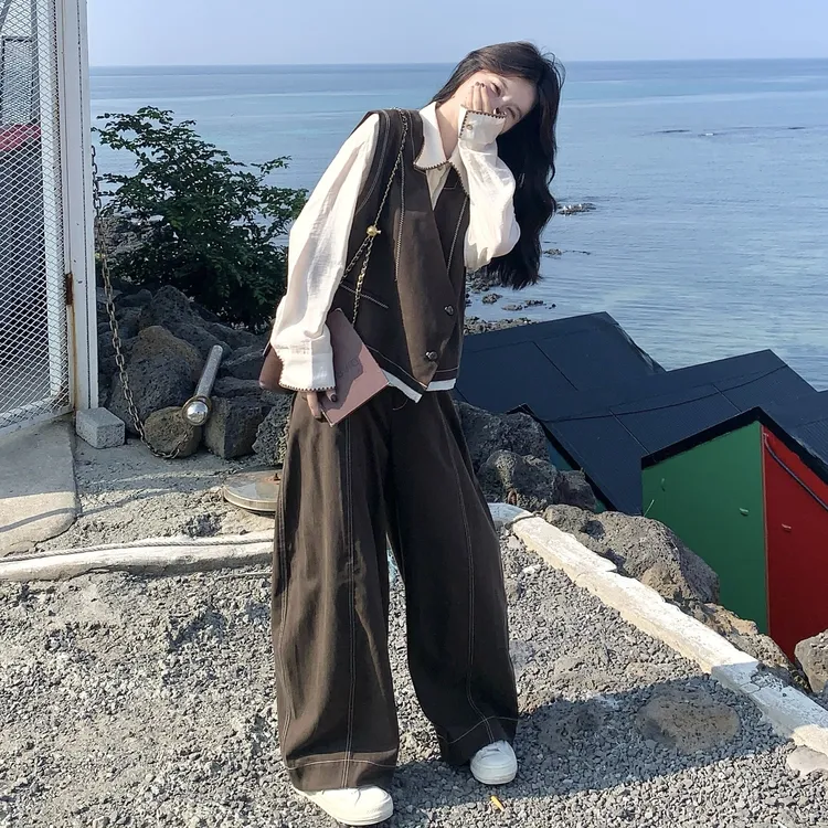 慵懒松弛感套装女2025秋季韩系ootd穿搭刺绣衬衫马甲阔腿裤三件套
