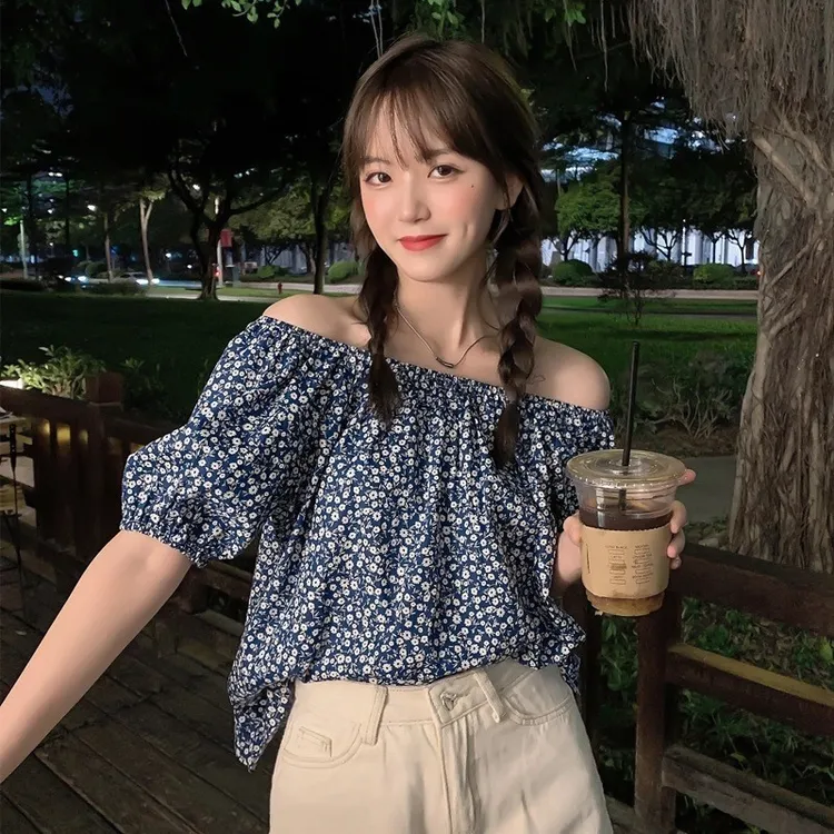 一字肩雪纺泡泡袖上衣女设计感衬衣夏季2025新款短袖碎花衬衫