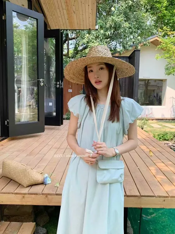 夏季新款复古浪漫风圆领宽松纯色长款泡泡袖连衣裙