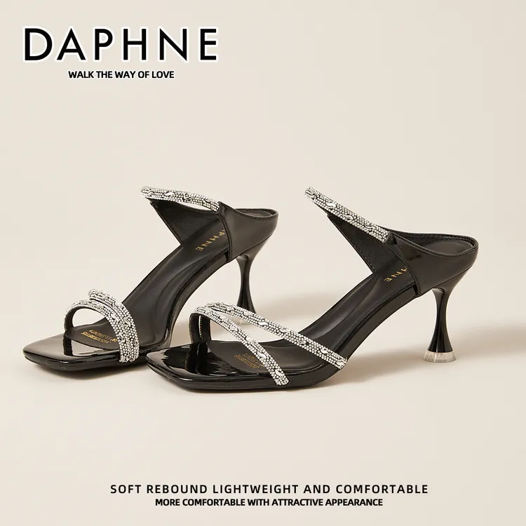 达芙妮一字凉拖鞋女夏外穿2025新款仙女风配裙子方头细跟高跟鞋子