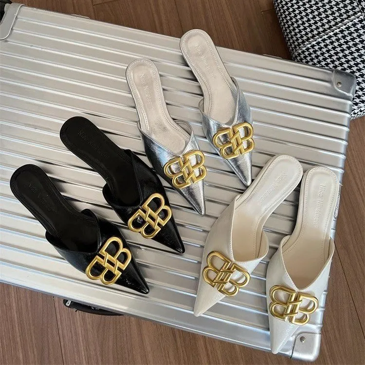 2025春季新款拖鞋女外穿时尚欧美风金属扣尖头平底包头半拖鞋女