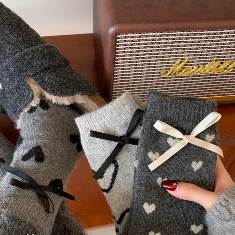 袜子女秋冬新品ins轻奢中筒袜保暖复古爱心蝴蝶结堆堆袜秋冬灰色