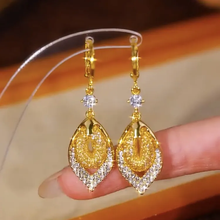 铜合金合成锆石耳饰 金色叶子时尚气质耳环优雅耐看精致个性耳扣