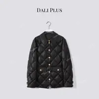 DALI PLUS“黑曼巴100黑金羊皮90鹅绒服”菱形翻领羽绒服-D5MM2645