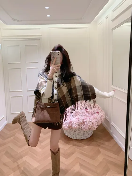 春秋新款拍照必备衣服法式气质显瘦针织披肩上衣高腰休闲短裙套装