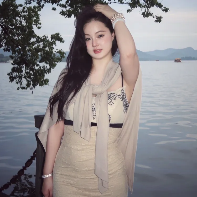 大姐姐富婆衫防晒衫纽扣针织纯色宽松纽扣法式超仙办公室外搭披肩